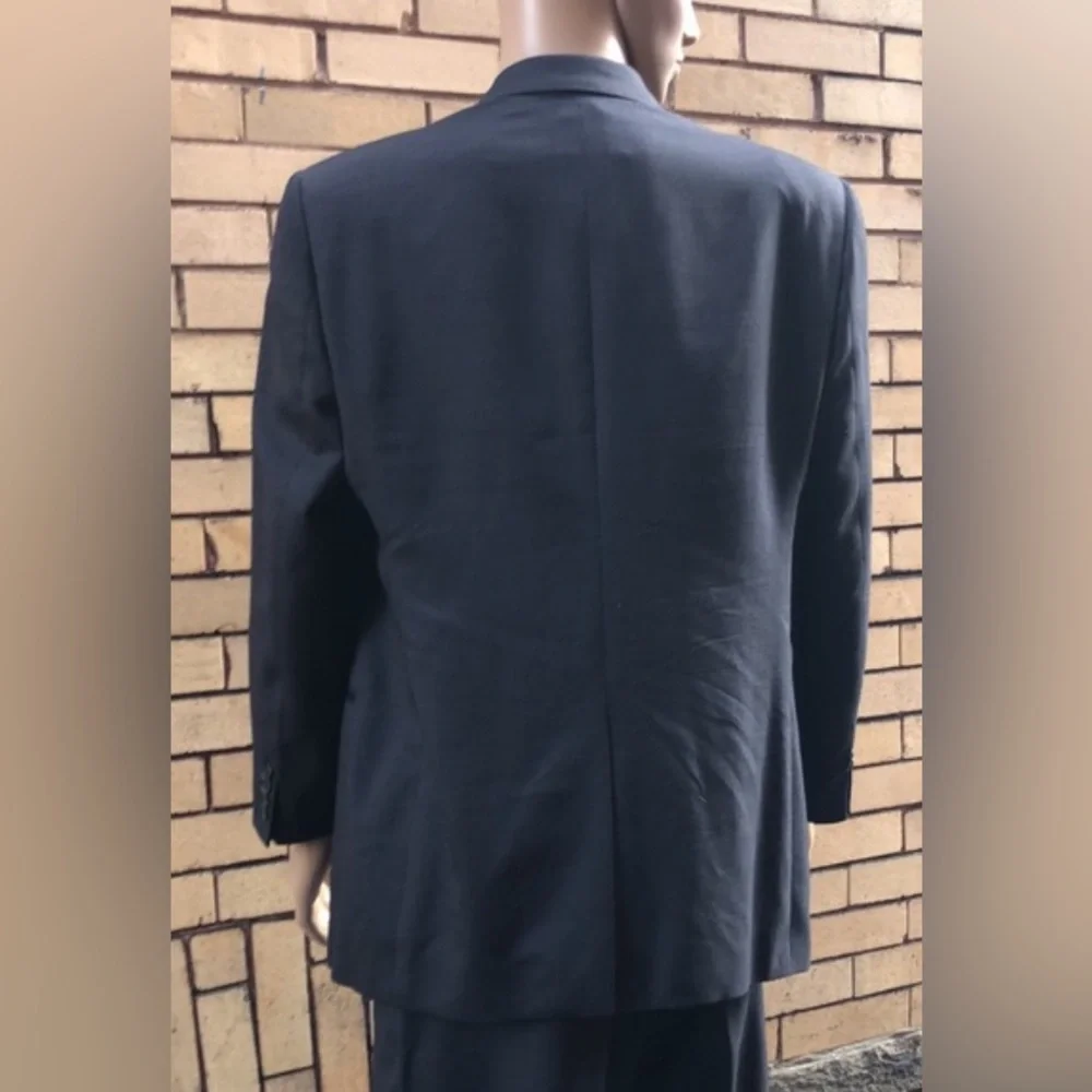 Giorgio Armani Borgo 21 charcoal 2-Piece Italian Size 54 US 44